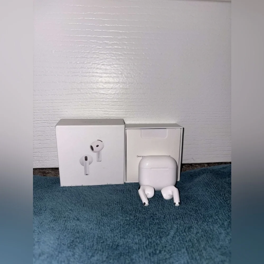 Airpods 4th Gen